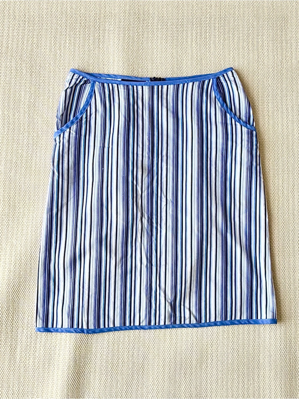 Urban Myth Cotton White & Blue Striped Above the Knee Pencil Skirt with pockets